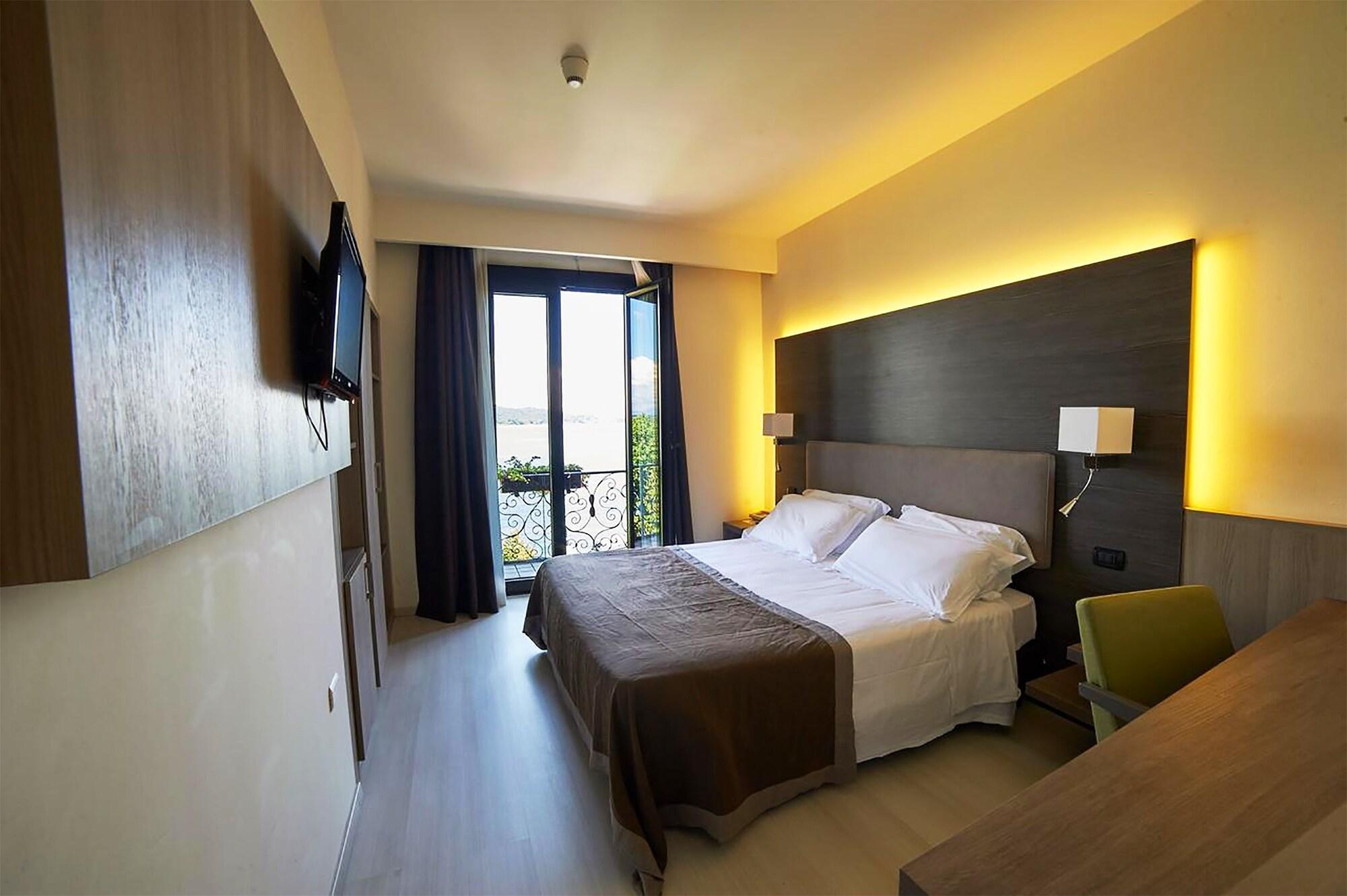 Hotel Giardino Арона Екстериор снимка