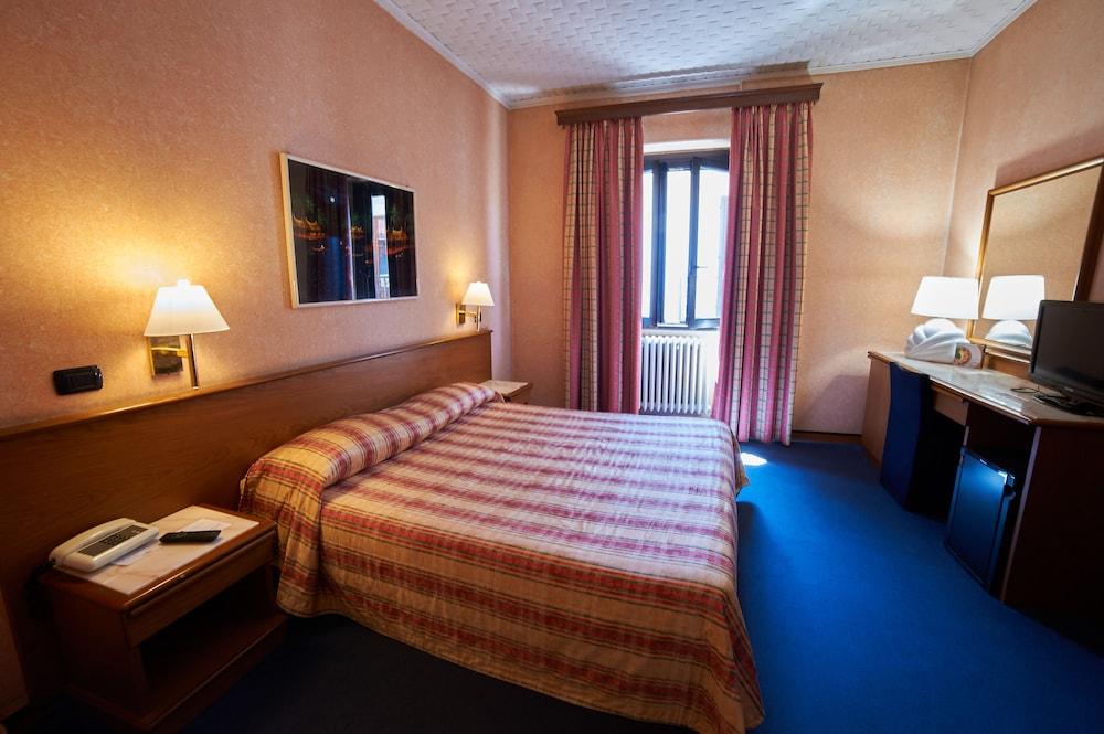 Hotel Giardino Арона Екстериор снимка