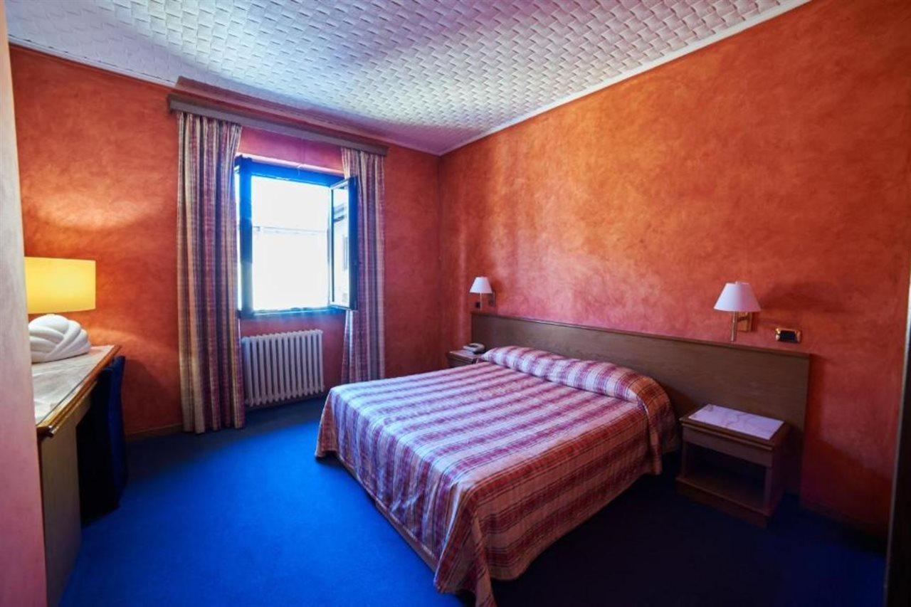 Hotel Giardino Арона Екстериор снимка